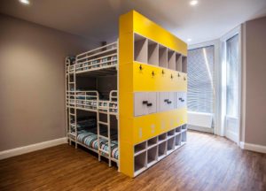 Triple sleeper bunk bed